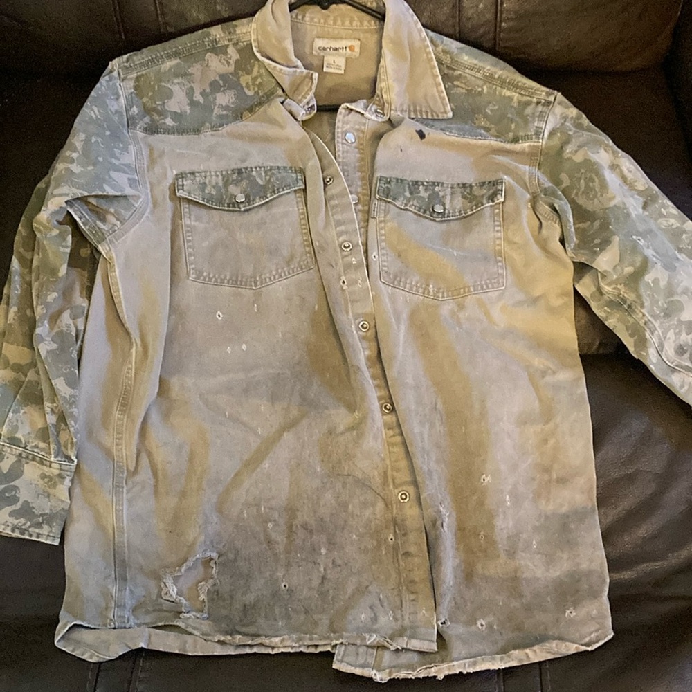 Men’s Carhartt button down shirt